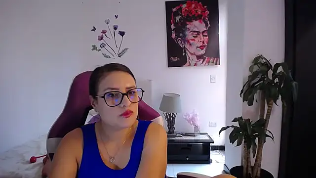 esmeraldaa230 online show from March 5, 7:42 pm