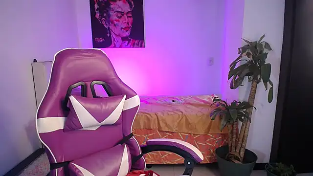 esmeraldaa230 online show from January 9, 8:13 pm