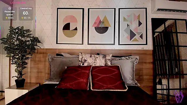 Snapshot of LunaRuso chatting on September 18, 8:18 pm LunaRuso online show from September 18, 8:18 pm