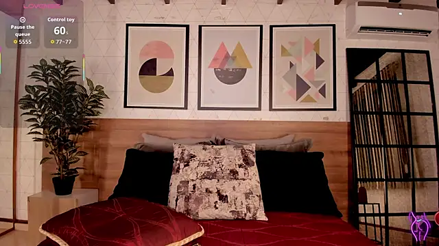 Snapshot of LunaRuso chatting on October 22, 8:14 pm LunaRuso online show from October 22, 8:14 pm