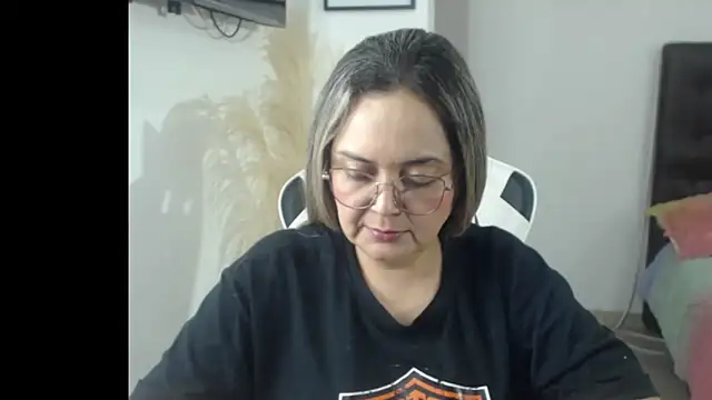 Snapshot of samy_vsn chatting on October 29, 10:45 pm samy vsn online show from October 29, 10:45 pm