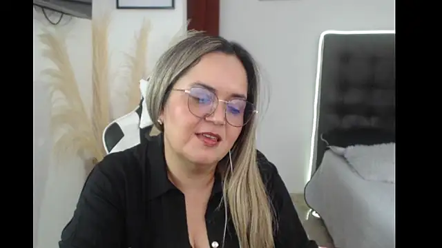 Snapshot of samy_vsn chatting on September 17, 7:45 pm samy vsn online show from September 17, 7:45 pm