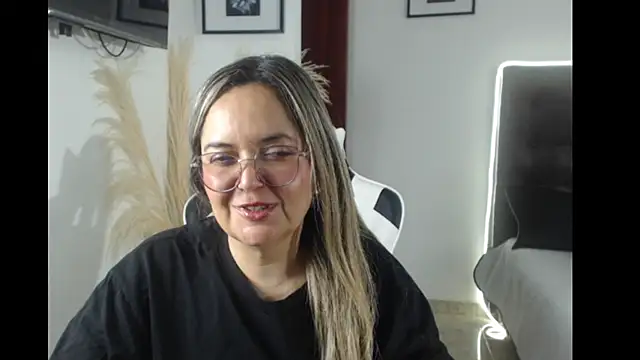 Snapshot of samy_vsn chatting on September 18, 11:36 pm samy vsn online show from September 18, 11:36 pm