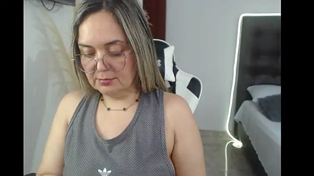 Snapshot of samy_vsn chatting on October 2, 6:35 pm samy vsn online show from October 2, 6:35 pm