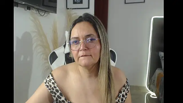 Snapshot of samy_vsn chatting on October 11, 8:11 pm samy vsn online show from October 11, 8:11 pm