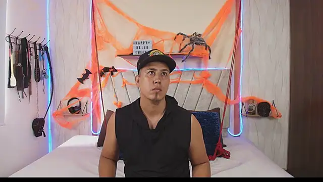 Liana Asaff online show from October 20, 6:33 pm