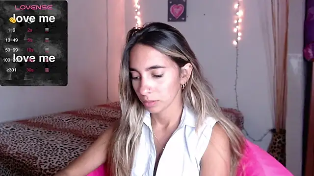 Snapshot of MitchWilson1 chatting on October 17, 10:24 pm MitchWilson1 online show from October 17, 10:24 pm