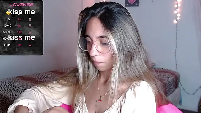 Snapshot of MitchWilson1 chatting on October 1, 10:26 pm MitchWilson1 online show from October 1, 10:26 pm