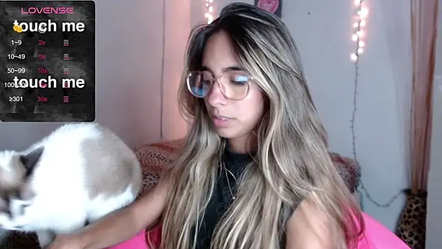 Snapshot of MitchWilson1 chatting on October 24, 12:06 am MitchWilson1 online show from October 24, 12:06 am