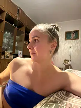 Snapshot of AlisaKissss chatting on October 13, 7:27 pm AlisaKissss online show from October 13, 7:27 pm