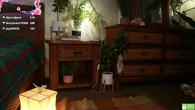 Snapshot of electric_babe chatting on October 15, 11:35 am electric babe online show from October 15, 11:35 am