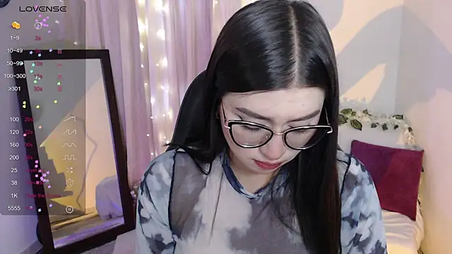 mily thomson b  online show from April 5, 10:20 pm