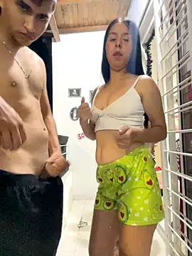 Snapshot of royalgirls_x chatting on October 31, 2:24 am royalgirls x online show from October 31, 2:24 am