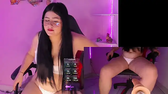 Snapshot of DanielaHang chatting on October 22, 1:38 pm DanielaHang online show from October 22, 1:38 pm