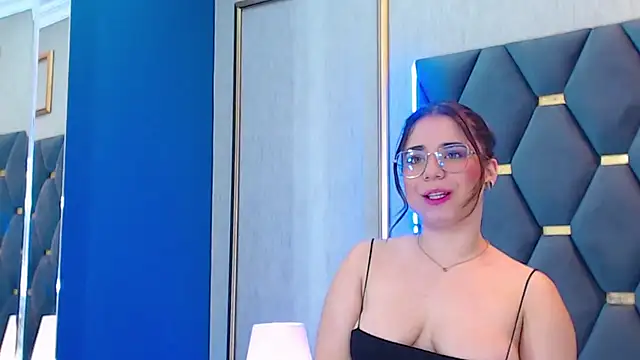 Snapshot of ThaniaJones chatting on October 22, 12:10 pm ThaniaJones online show from October 22, 12:10 pm