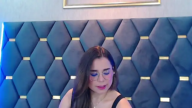 Snapshot of ThaniaJones chatting on October 28, 12:22 pm ThaniaJones online show from October 28, 12:22 pm