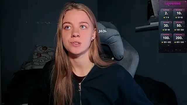 Snapshot of candy_maggie chatting on October 21, 5:39 pm candy maggie online show from October 21, 5:39 pm