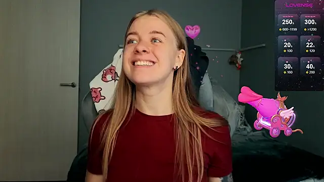 Snapshot of candy_maggie chatting on September 23, 8:45 am candy maggie online show from September 23, 8:45 am