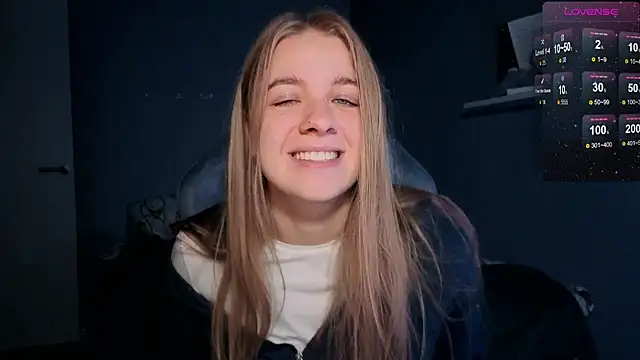 Snapshot of candy_maggie chatting on October 30, 5:47 pm candy maggie online show from October 30, 5:47 pm