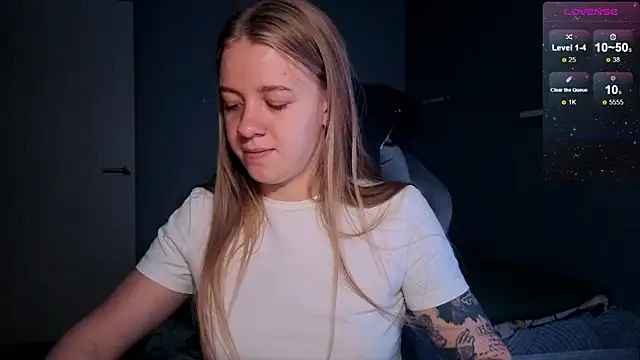 Snapshot of candy_maggie chatting on October 8, 4:44 pm candy maggie online show from October 8, 4:44 pm