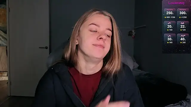 Snapshot of candy_maggie chatting on September 18, 8:13 am candy maggie online show from September 18, 8:13 am