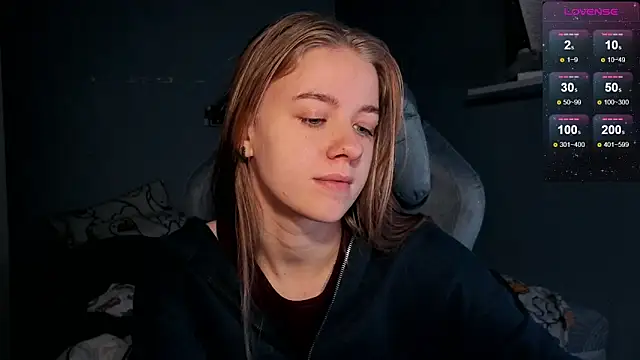 Snapshot of candy_maggie chatting on October 31, 6:01 pm candy maggie online show from October 31, 6:01 pm