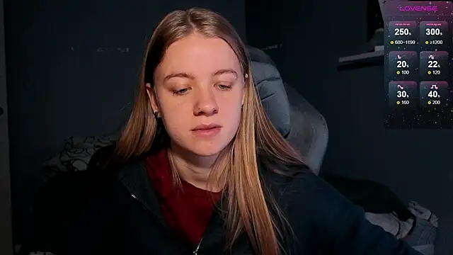 Snapshot of candy_maggie chatting on October 24, 6:15 pm candy maggie online show from October 24, 6:15 pm