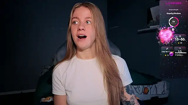 Snapshot of candy_maggie chatting on October 23, 6:14 pm candy maggie online show from October 23, 6:14 pm