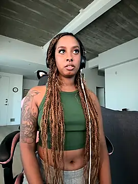 Your Paris online show from October 9, 12:15 am