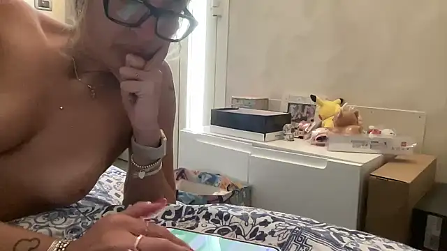 Snapshot of casalinga88 chatting on September 24, 11:42 am casalinga88 online show from September 24, 11:42 am