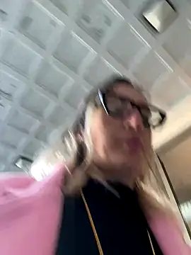 Snapshot of casalinga88 chatting on October 28, 12:11 pm casalinga88 online show from October 28, 12:11 pm