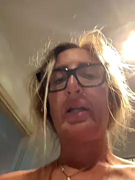 Snapshot of casalinga88 chatting on September 18, 5:50 am casalinga88 online show from September 18, 5:50 am