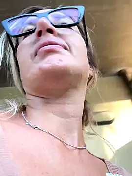 Snapshot of casalinga88 chatting on September 19, 6:01 am casalinga88 online show from September 19, 6:01 am