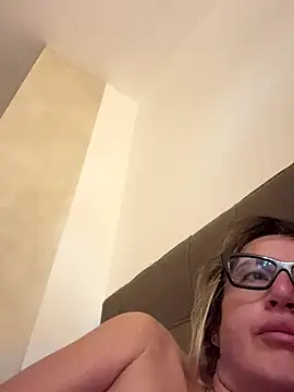 Snapshot of casalinga88 chatting on October 22, 5:34 am casalinga88 online show from October 22, 5:34 am