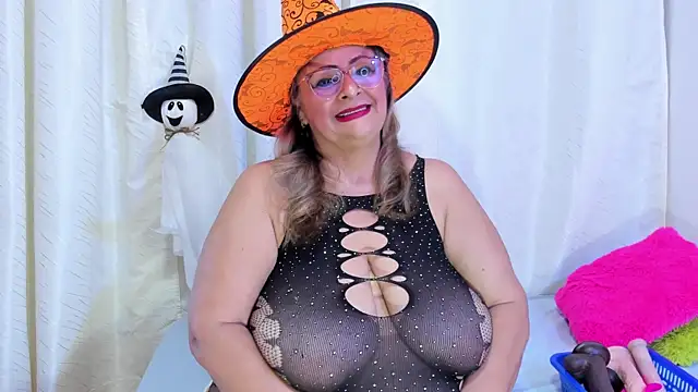 Snapshot of BBW_salome chatting on October 9, 9:19 pm BBW salome online show from October 9, 9:19 pm
