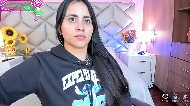 Brenda Garcia online show from November 17, 3:07 am