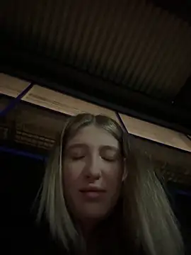 Molllyyyyuggg online show from November 28, 7:17 pm