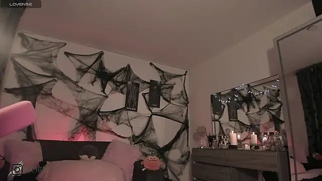 Snapshot of satanbabee chatting on October 13, 12:24 am satanbabee online show from October 13, 12:24 am