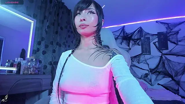 Snapshot of satanbabee chatting on October 3, 11:54 pm satanbabee online show from October 3, 11:54 pm