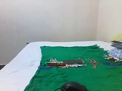 Snapshot of princess-cutie12 chatting on October 24, 7:43 pm princess-cutie12 online show from October 24, 7:43 pm