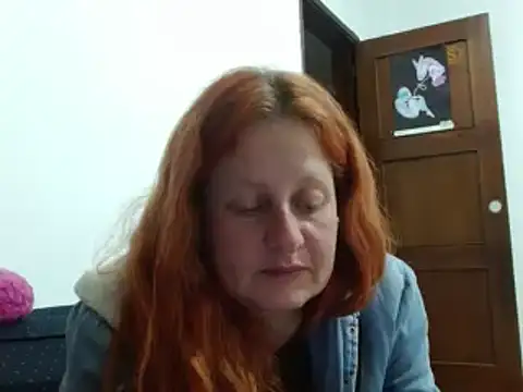 Snapshot of ViioletaMora chatting on October 9, 5:00 am ViioletaMora online show from October 9, 5:00 am