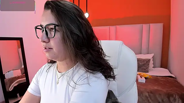 Snapshot of anny_paris chatting on September 9, 4:45 am anny paris online show from September 9, 4:45 am