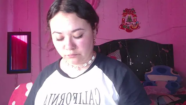 Snapshot of NikkiRous_ chatting on October 21, 8:24 pm NikkiRous  online show from October 21, 8:24 pm