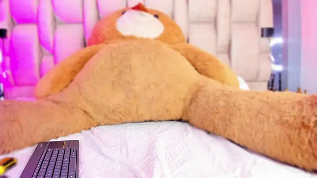  LauraTaylor  online show from September 20, 9:24 pm