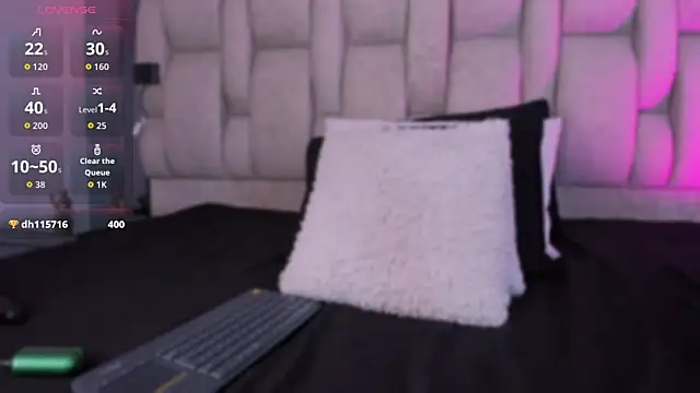 Snapshot of _LauraTaylor_ chatting on September 12, 8:16 pm LauraTaylor online show from September 12, 8:16 pm