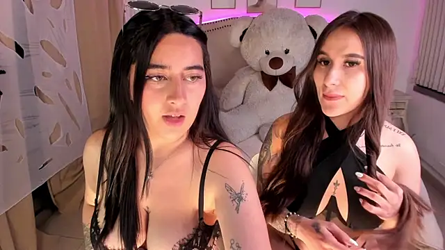 Snapshot of cami_cruzz chatting on October 22, 10:48 pm cami cruzz online show from October 22, 10:48 pm