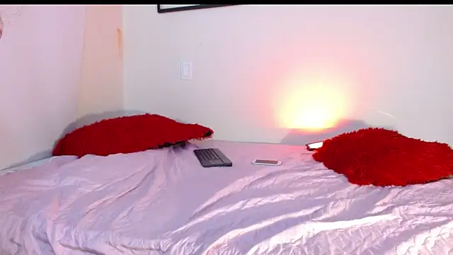 Snapshot of misspandora_ chatting on October 24, 6:04 pm misspandora online show from October 24, 6:04 pm