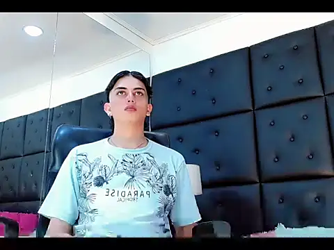 Daniela Pink  online show from February 4, 8:01 pm