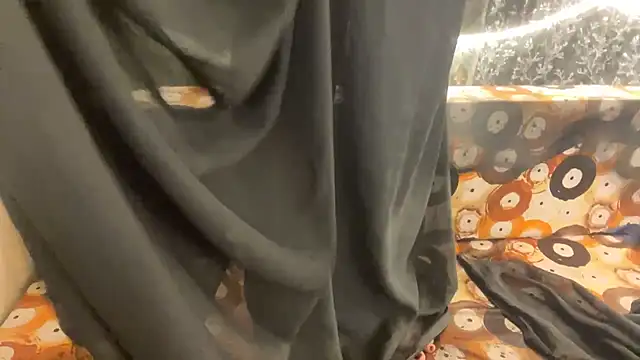 shuhana  online show from November 13, 1:04 am