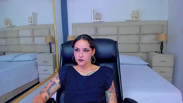 AnnyThompson  online show from October 29, 9:28 pm